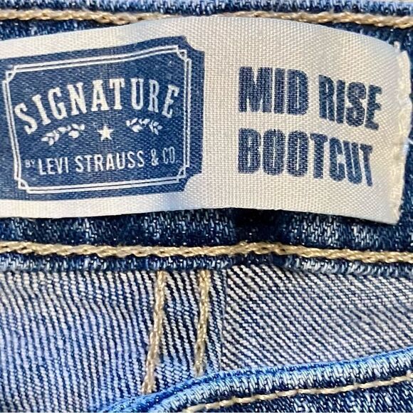 Levi’s Signature Mid Rise Bootcut Jeans in Blue Wash Women’s 10M - Picture 7 of 9